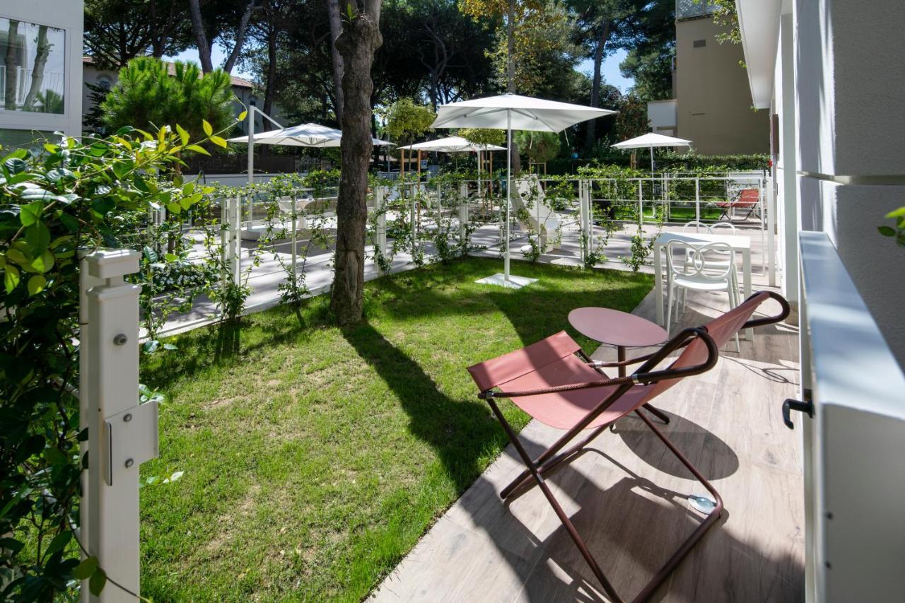 Aparthotel Elegance Riccione Exterior foto