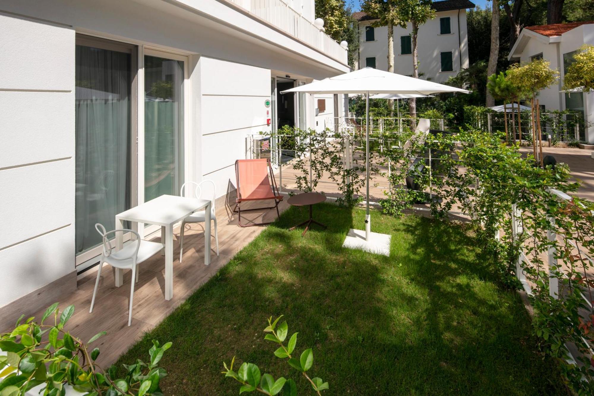 Aparthotel Elegance Riccione Exterior foto